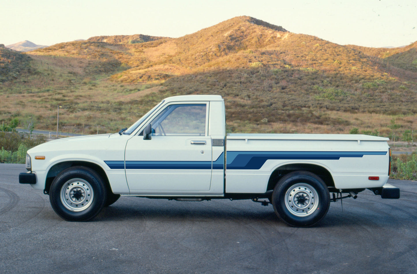 EXMOUTH BODY DECAL KIT : TOYOTA HILUX (1978-1983)