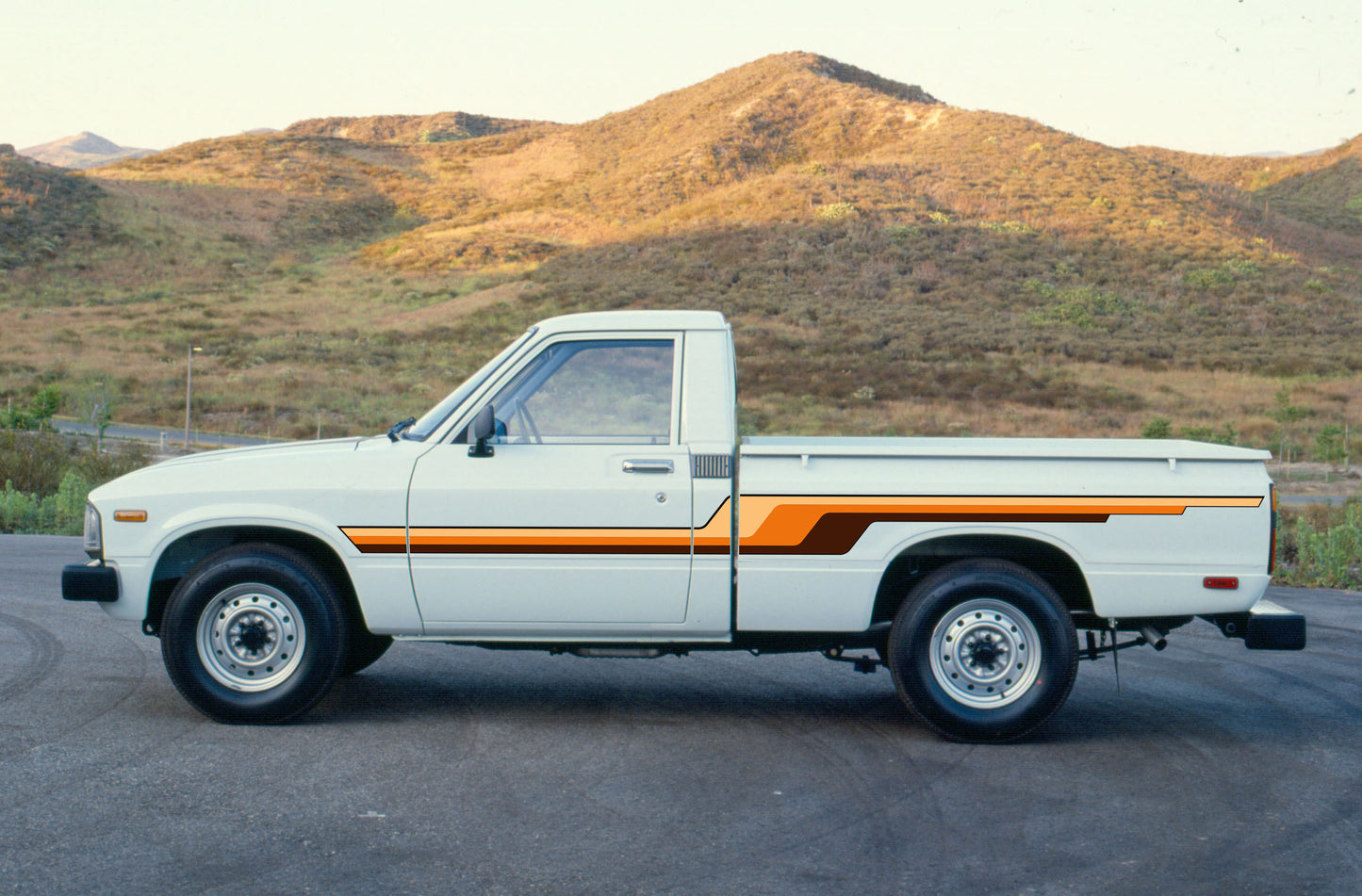 EXMOUTH BODY DECAL KIT : TOYOTA HILUX (1978-1983)