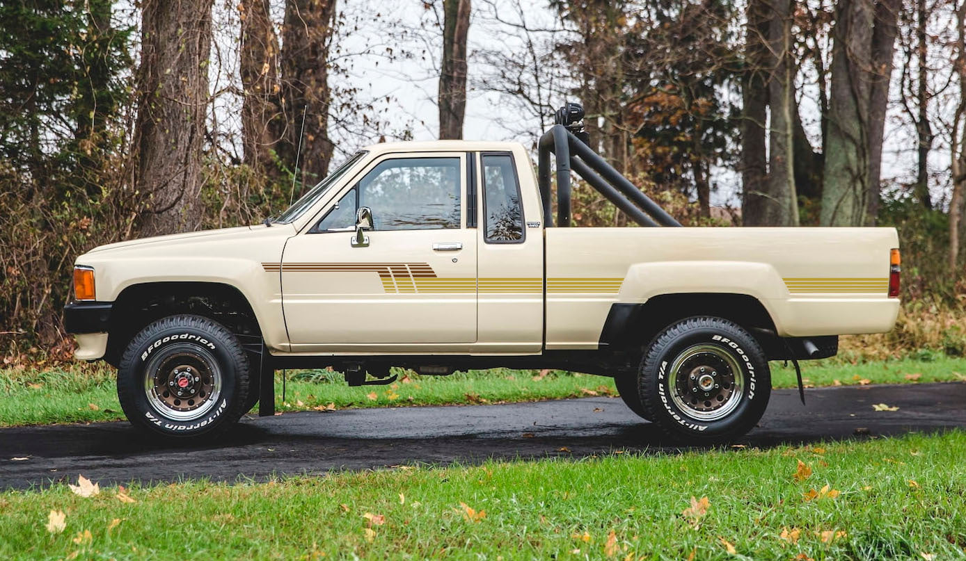 CEDUNA BODY DECAL KIT : TOYOTA HILUX (1983-1988)