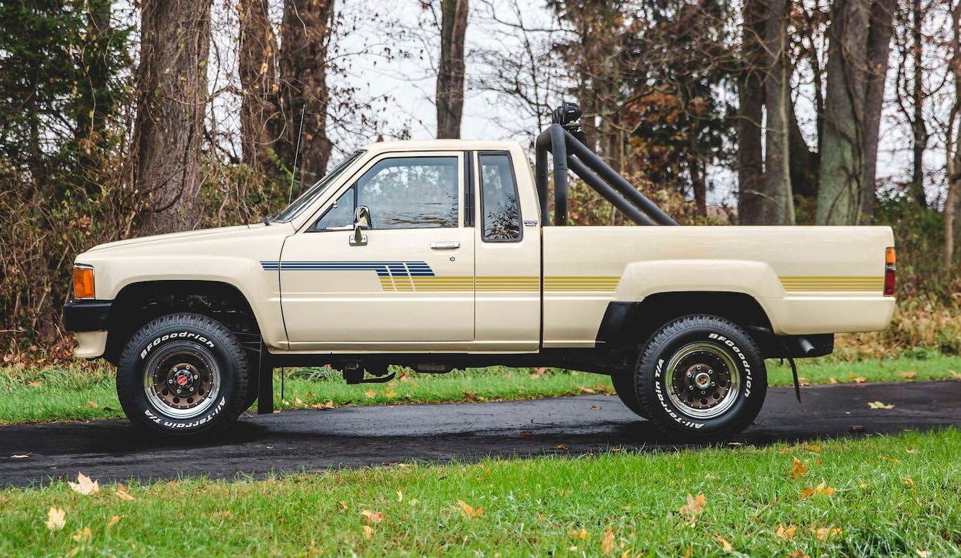 CEDUNA BODY DECAL KIT : TOYOTA HILUX (1983-1988)