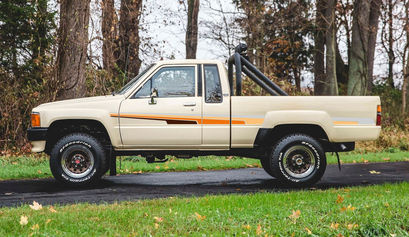 DARWIN BODY DECAL KIT : TOYOTA HILUX (1983-1988)
