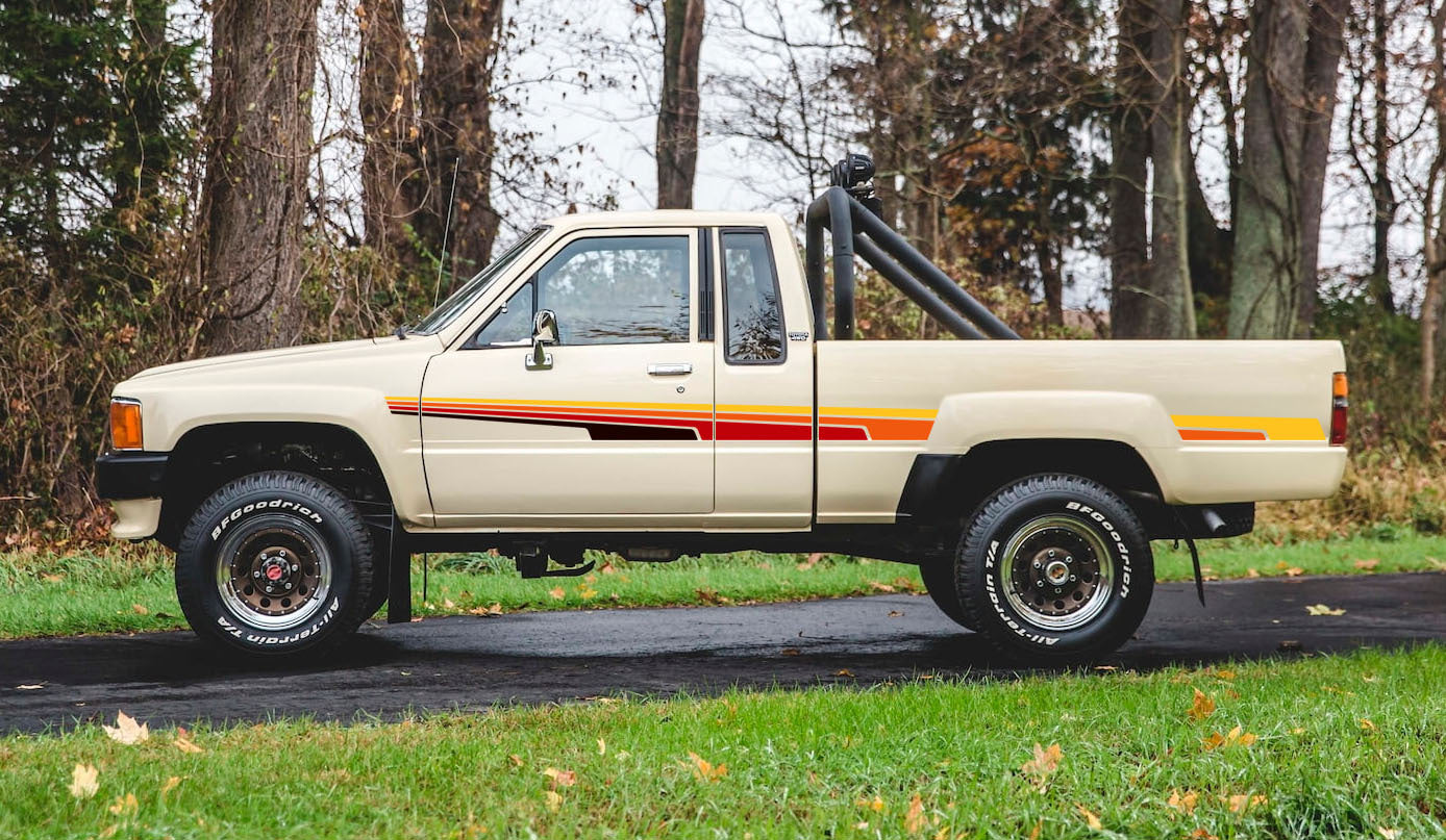 DARWIN BODY DECAL KIT : TOYOTA HILUX (1983-1988)