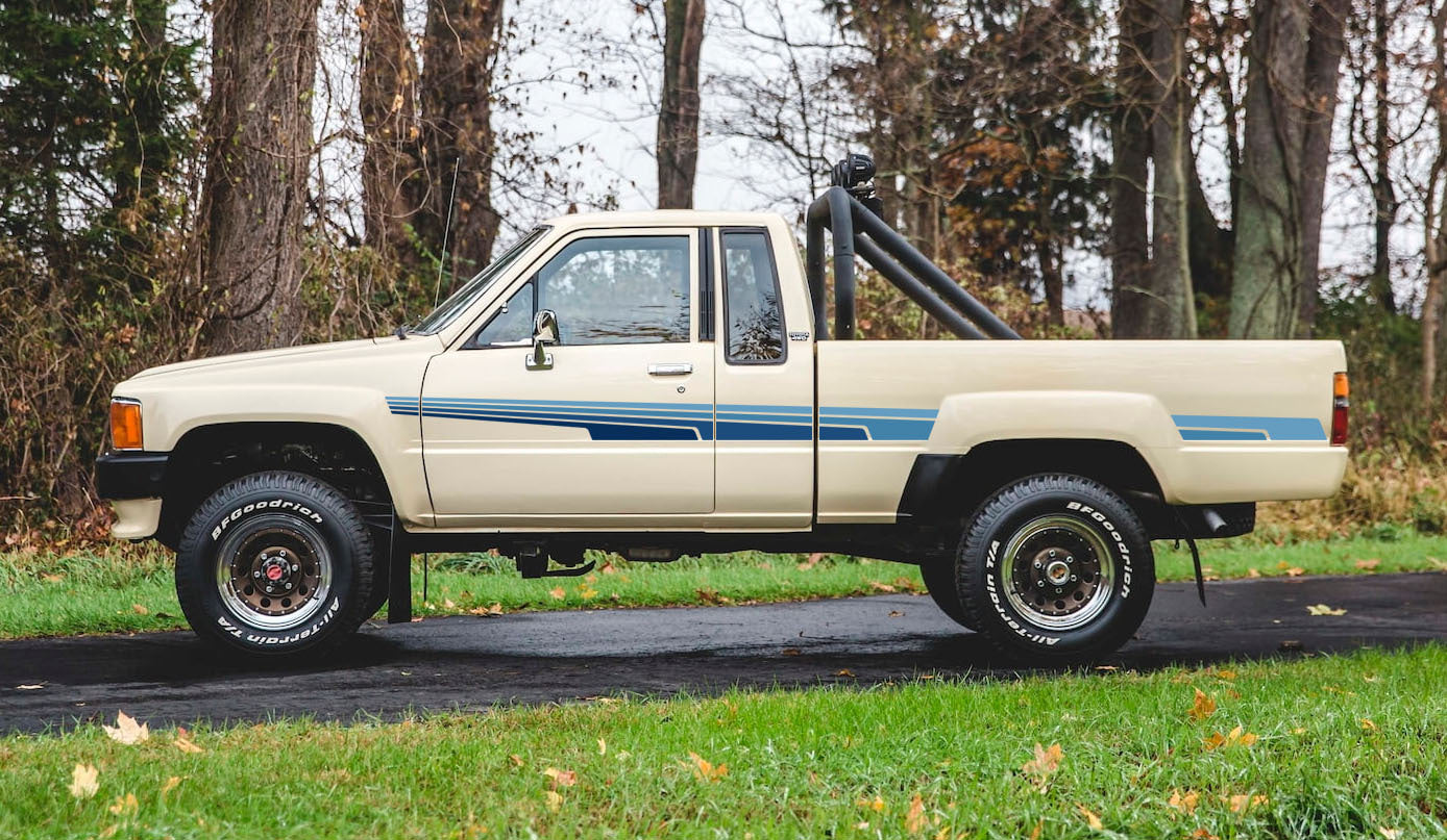 DARWIN BODY DECAL KIT : TOYOTA HILUX (1983-1988)