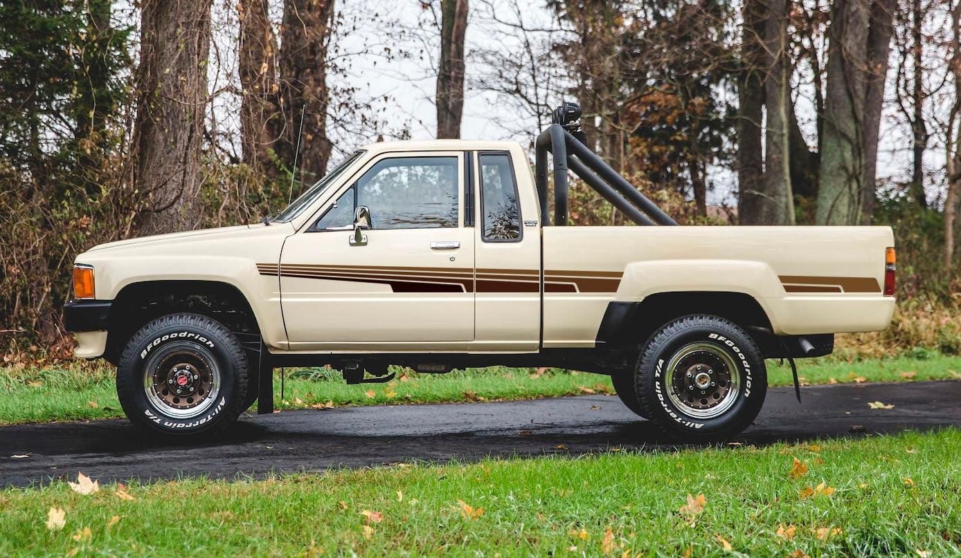 DARWIN BODY DECAL KIT : TOYOTA HILUX (1983-1988)
