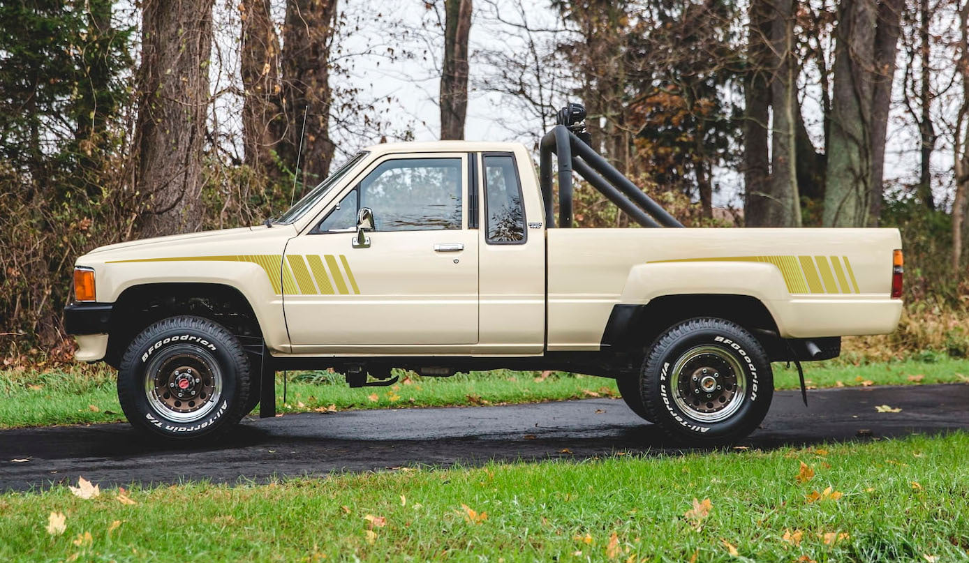 EDEN BODY DECAL KIT : TOYOTA HILUX (1983-1988)