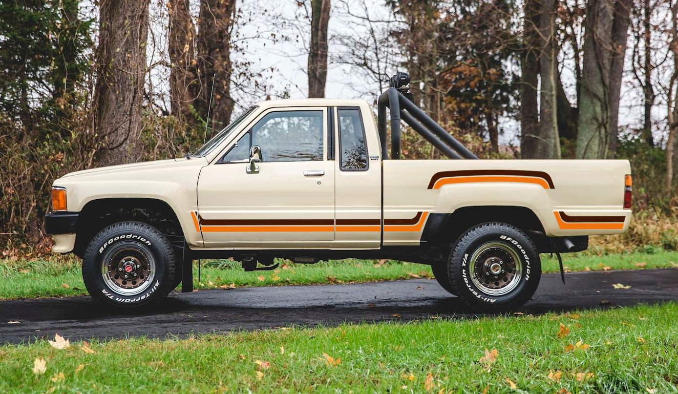 KIAMA BODY DECAL KIT : TOYOTA HILUX (1983-1988)