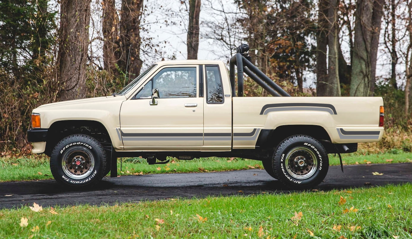 KIAMA BODY DECAL KIT : TOYOTA HILUX (1983-1988)
