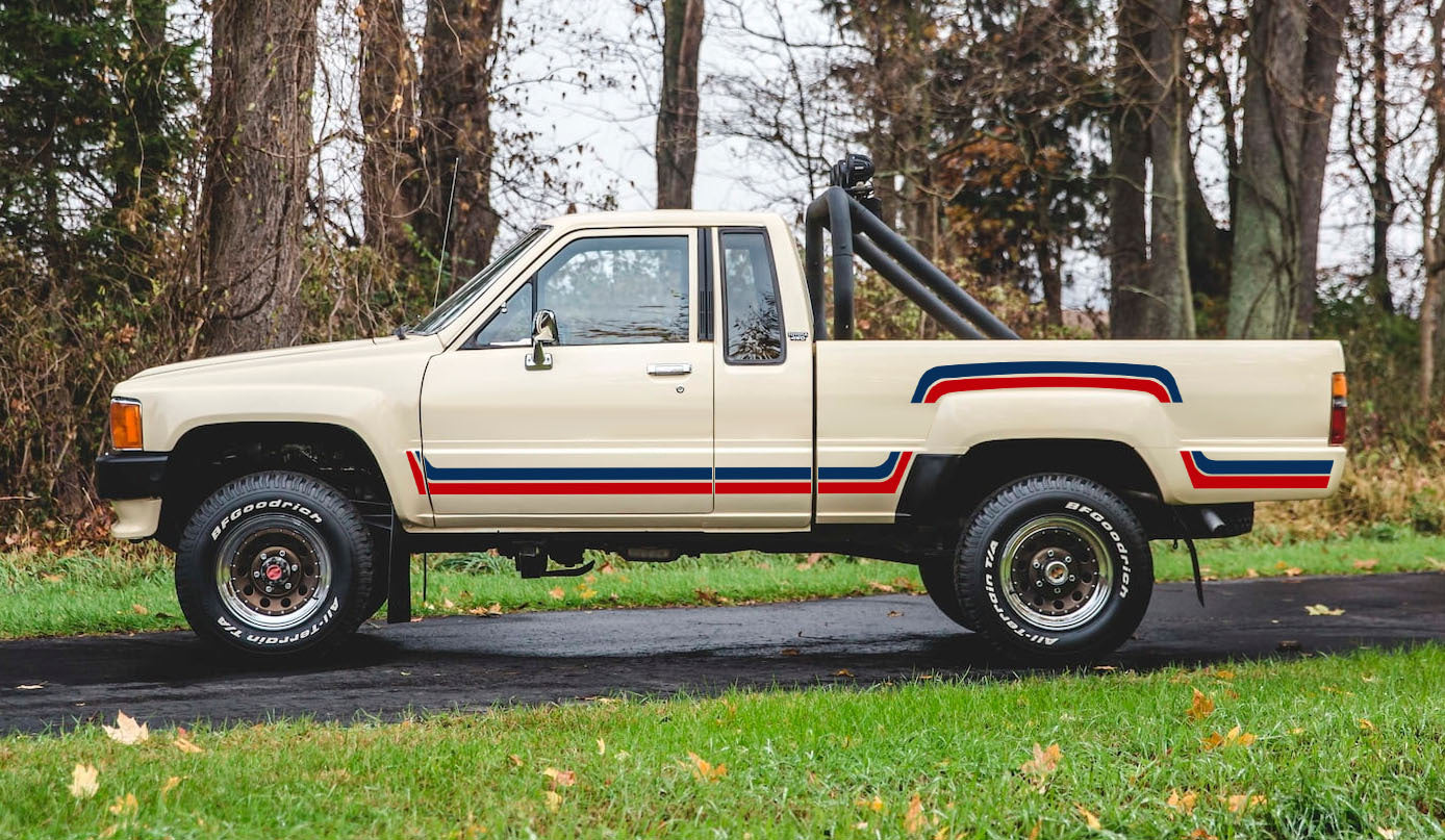 KIAMA BODY DECAL KIT : TOYOTA HILUX (1983-1988)