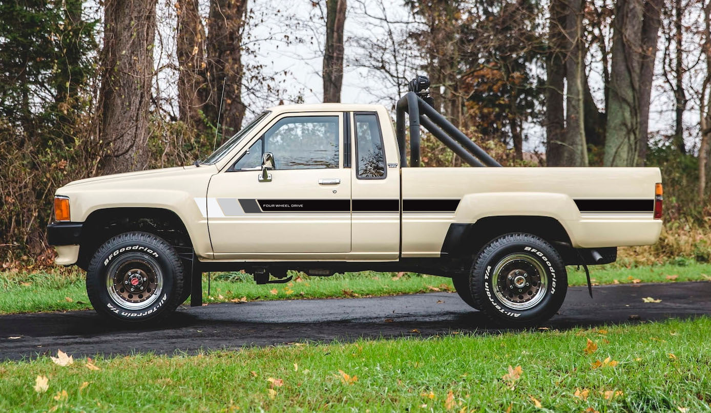COBAR BODY DECAL KIT : TOYOTA HILUX (1983-1988)