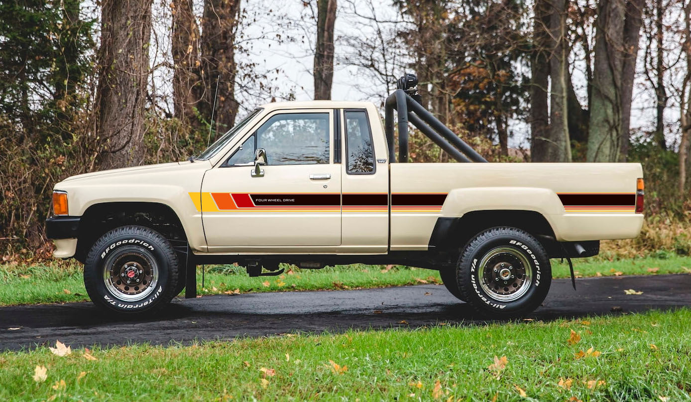 COBAR BODY DECAL KIT : TOYOTA HILUX (1983-1988)