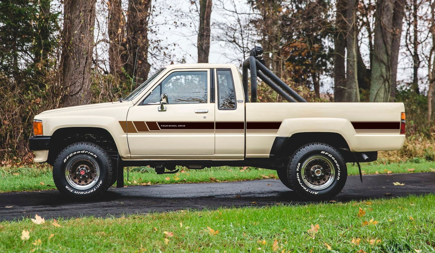 COBAR BODY DECAL KIT : TOYOTA HILUX (1983-1988)