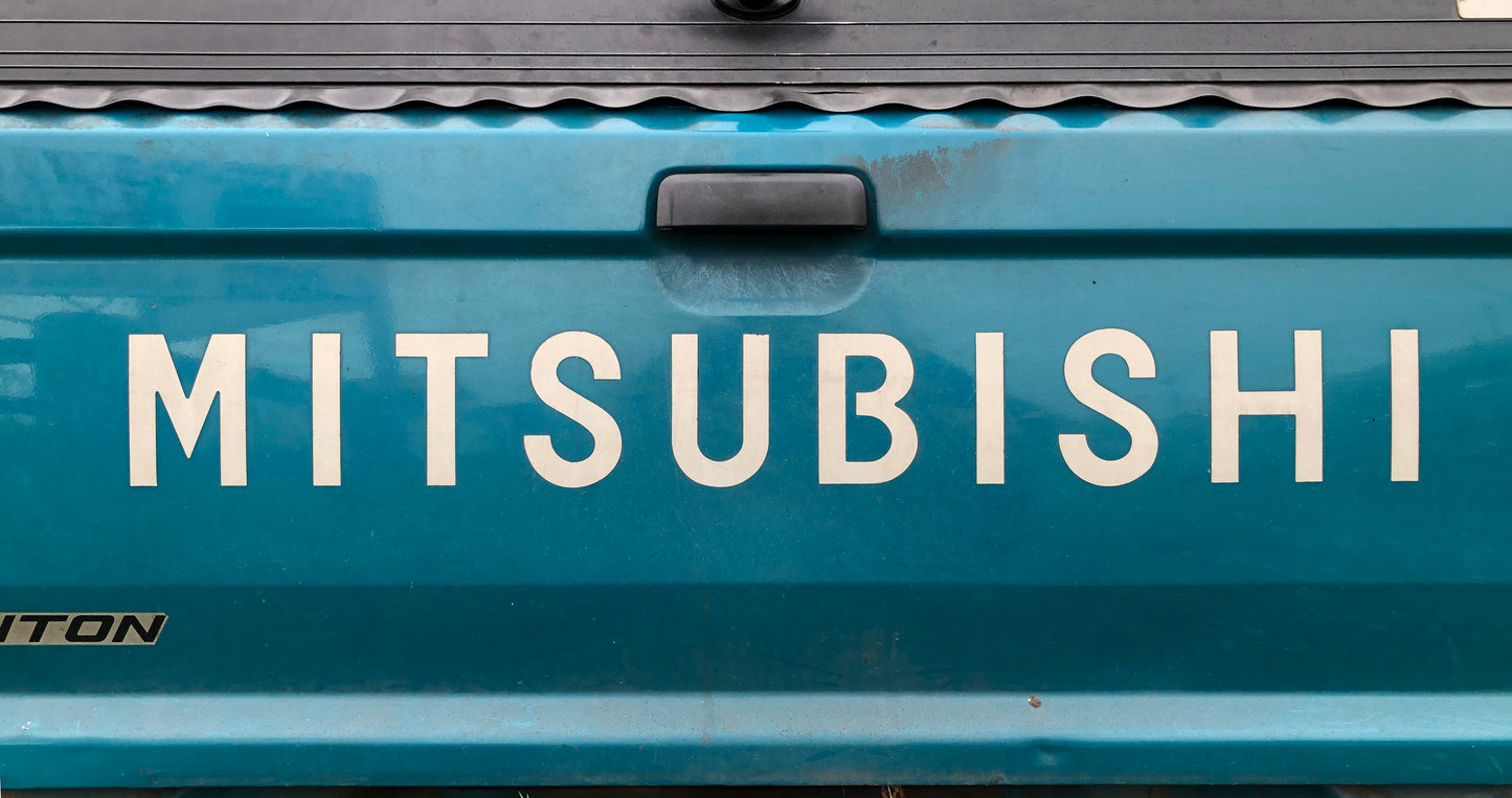 TAILGATE DECAL : 1986-1989 MITSUBISHI TRITON / L200