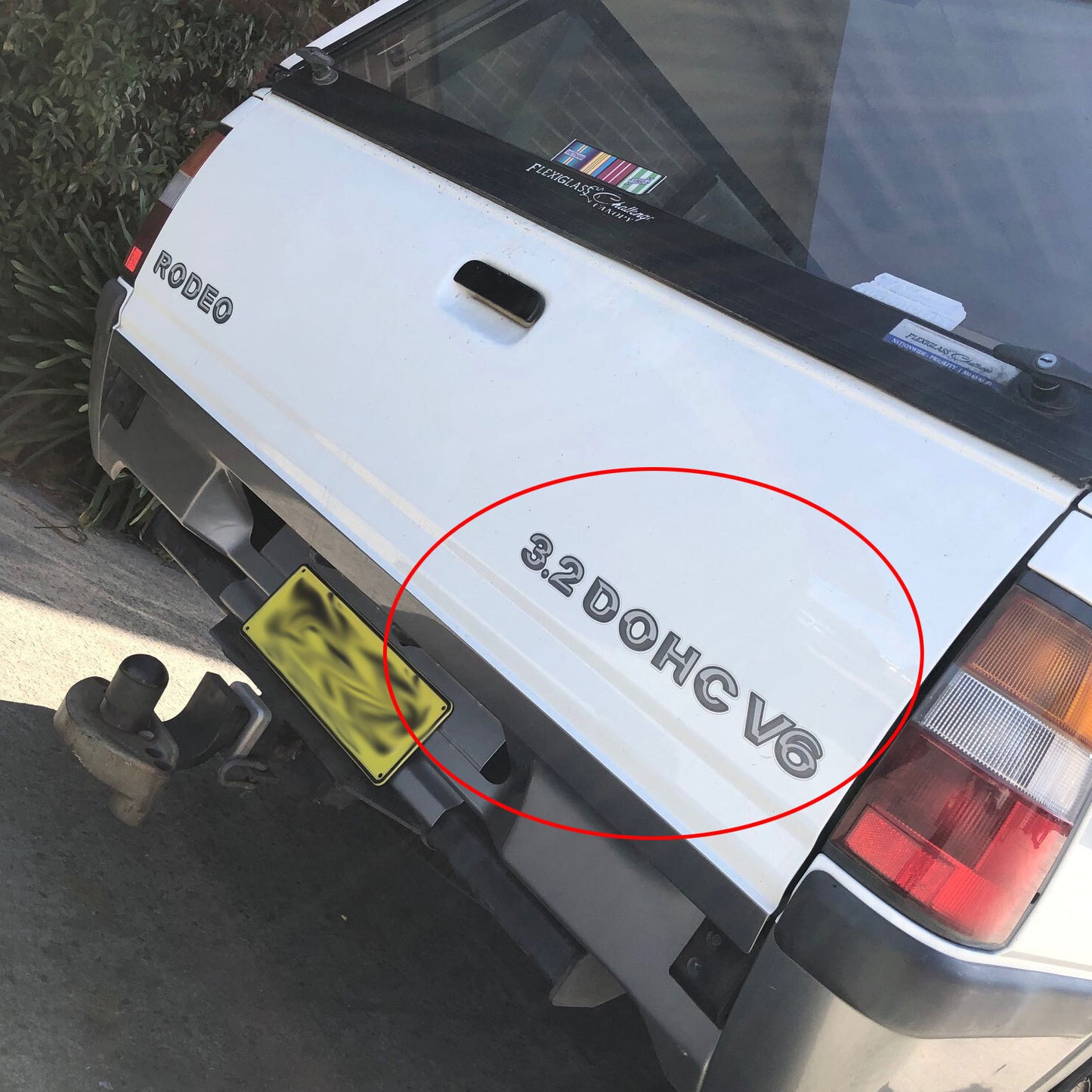 "3.2 DOHC V6" TAILGATE DECAL : HOLDEN RODEO (TF)
