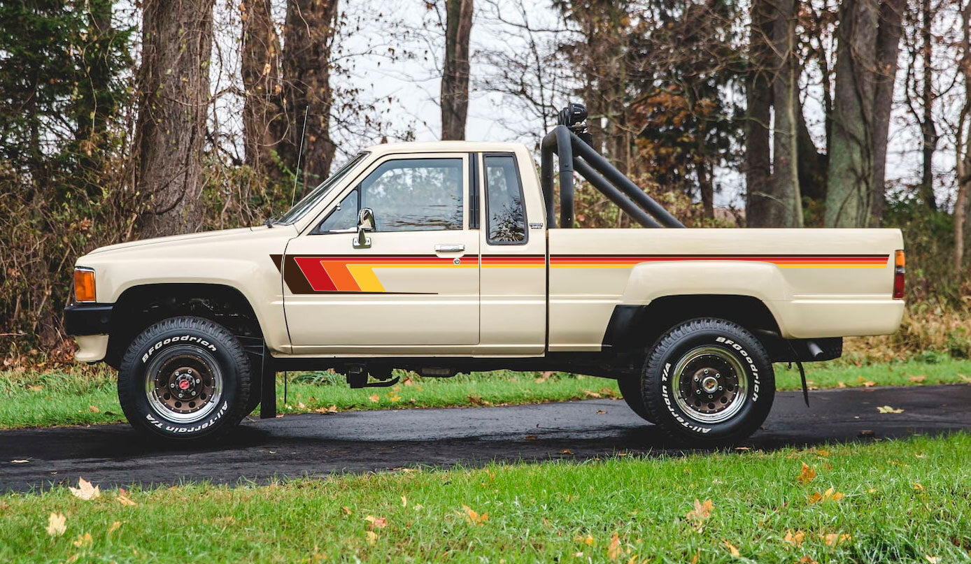 BROOME BODY DECAL KIT : TOYOTA HILUX (1983-1988)