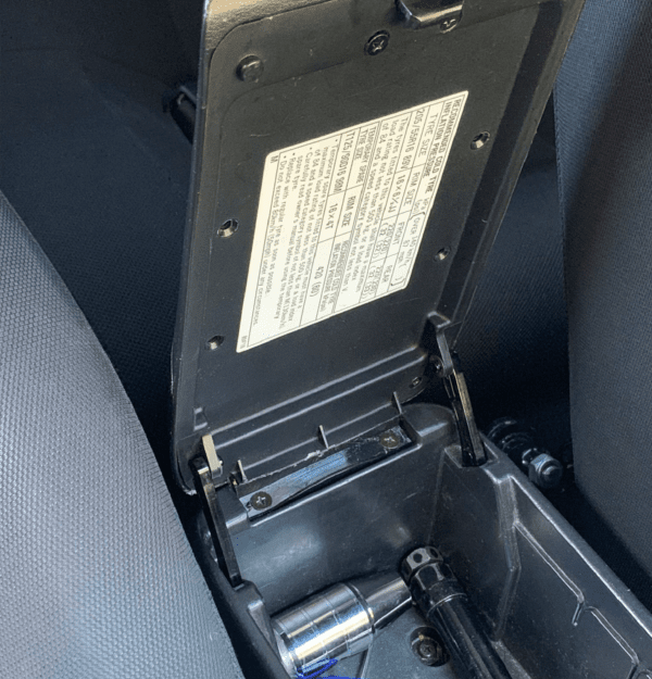 CENTRE CONSOLE HINGE : NISSAN SILVIA S15/S14