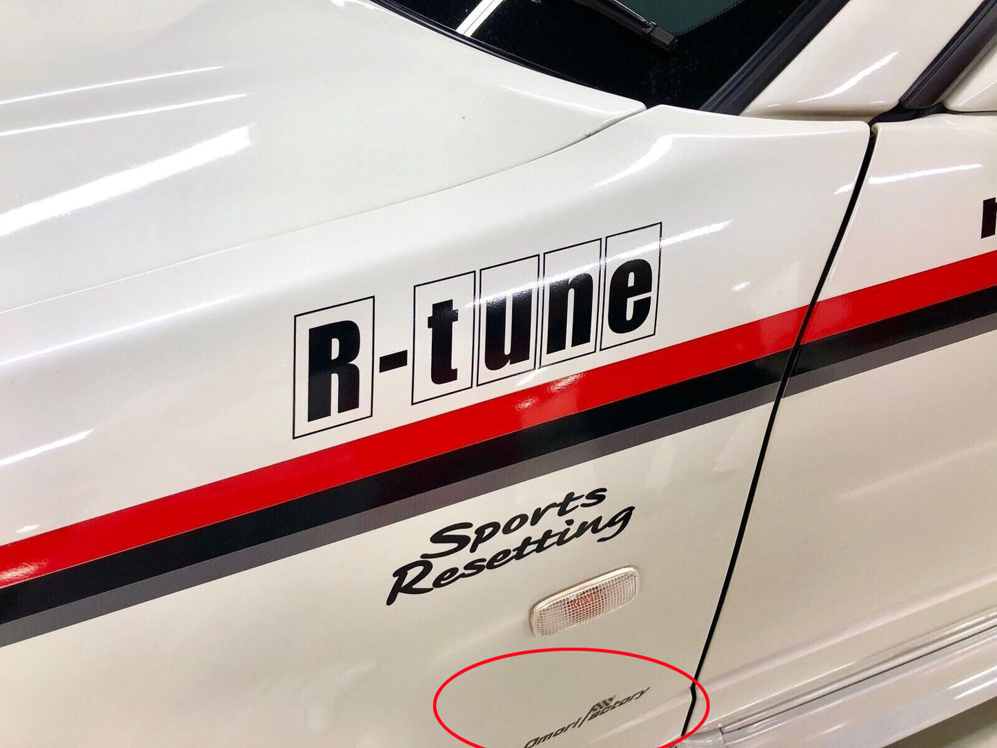 OMORI FACTORY FENDER DECAL : NISSAN SKYINE R34 (100mm) (Pre-2008 Version)