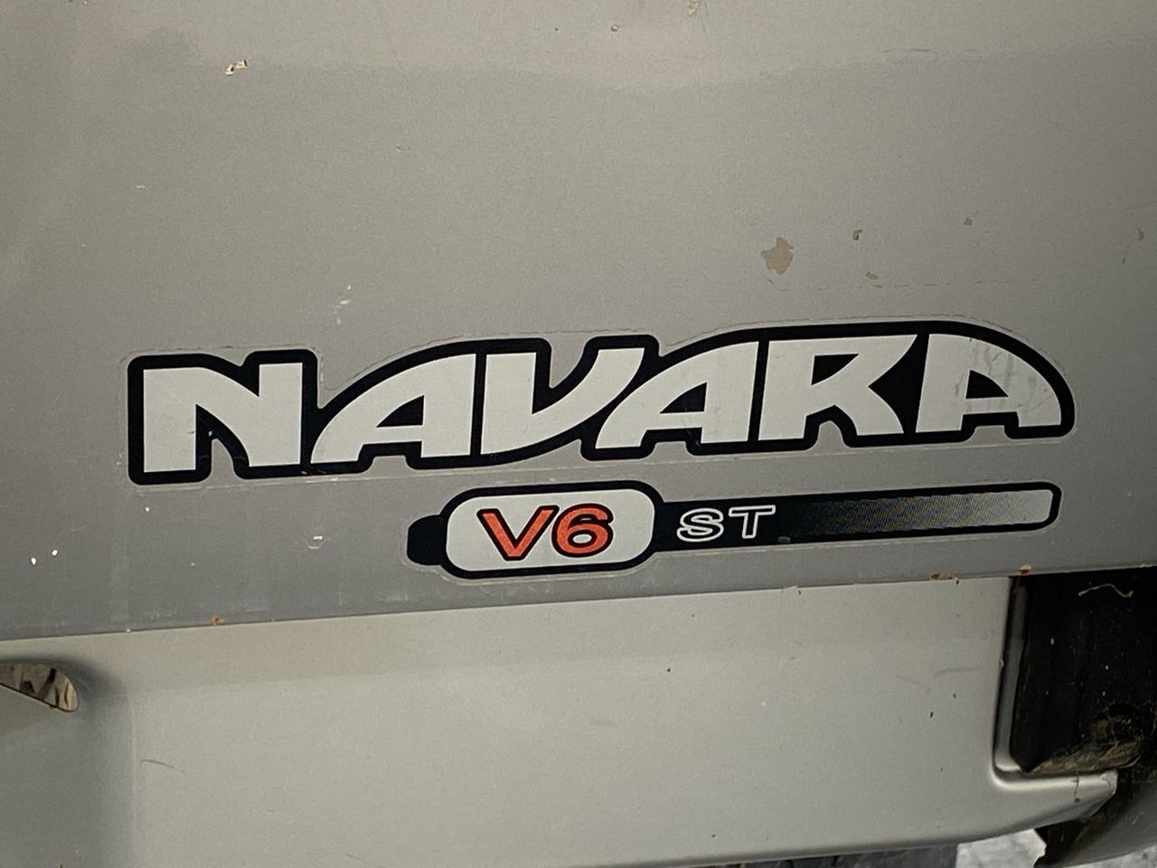 NAVARA V6 ST DOOR & TAILGATE DECAL : NISSAN NAVARA (D22)