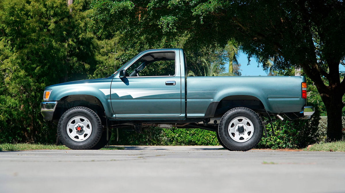DUBBO BODY STRIPE KIT : TOYOTA HILUX (1988-1997)