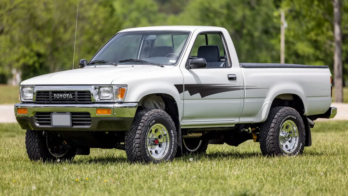 DUBBO BODY STRIPE KIT : TOYOTA HILUX (1988-1997)