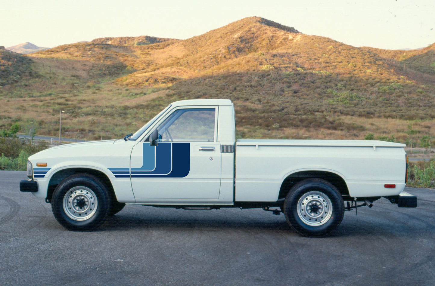 CEDUNA BODY DECAL KIT : TOYOTA HILUX (1978-1983)