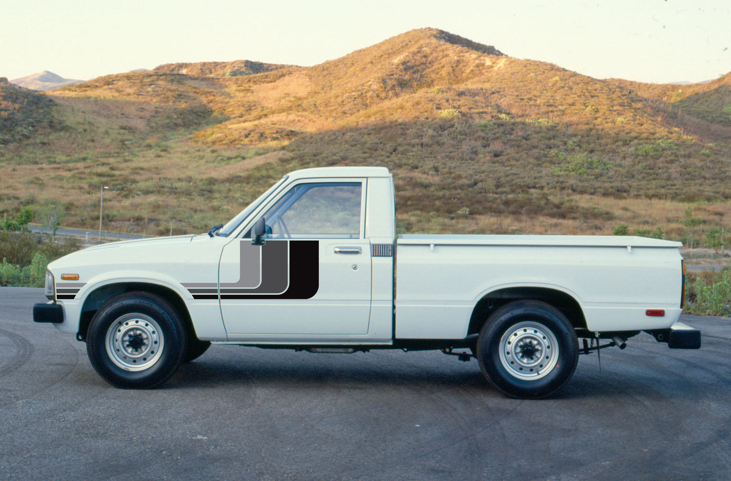 CEDUNA BODY DECAL KIT : TOYOTA HILUX (1978-1983)