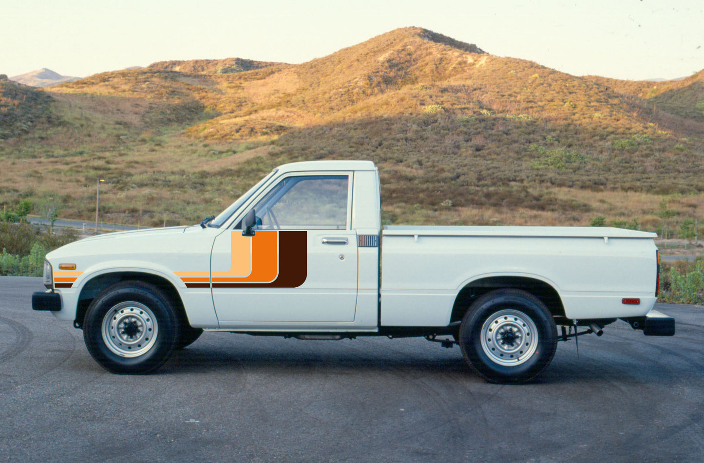 CEDUNA BODY DECAL KIT : TOYOTA HILUX (1978-1983)