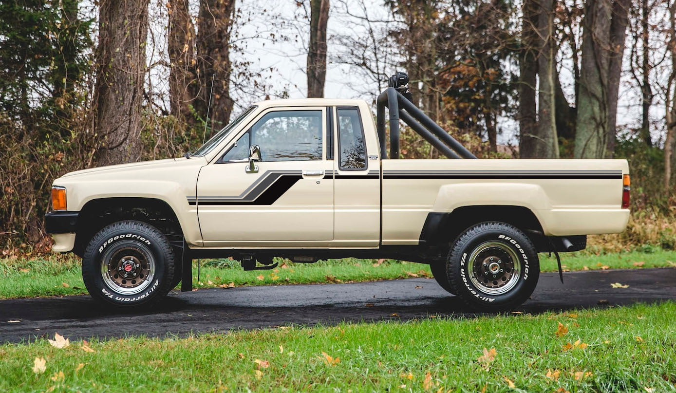 CAMDEN BODY DECAL KIT : TOYOTA HILUX (1983-1988)