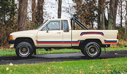 KIAMA BODY DECAL KIT : TOYOTA HILUX (1983-1988)