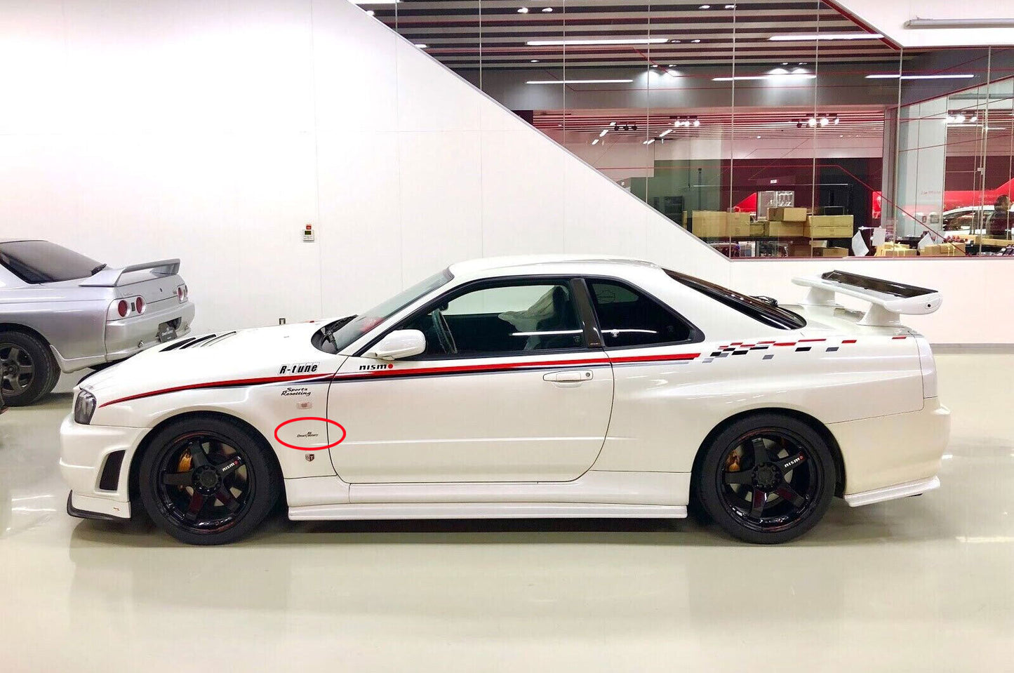 OMORI FACTORY FENDER DECAL : NISSAN SKYINE R34 (100mm) (Pre-2008 Version)