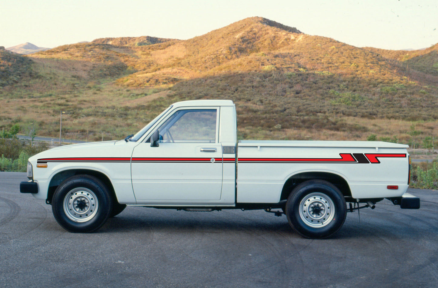 SHIRAKAWA BODY DECAL KIT : TOYOTA HILUX (1978-1983)