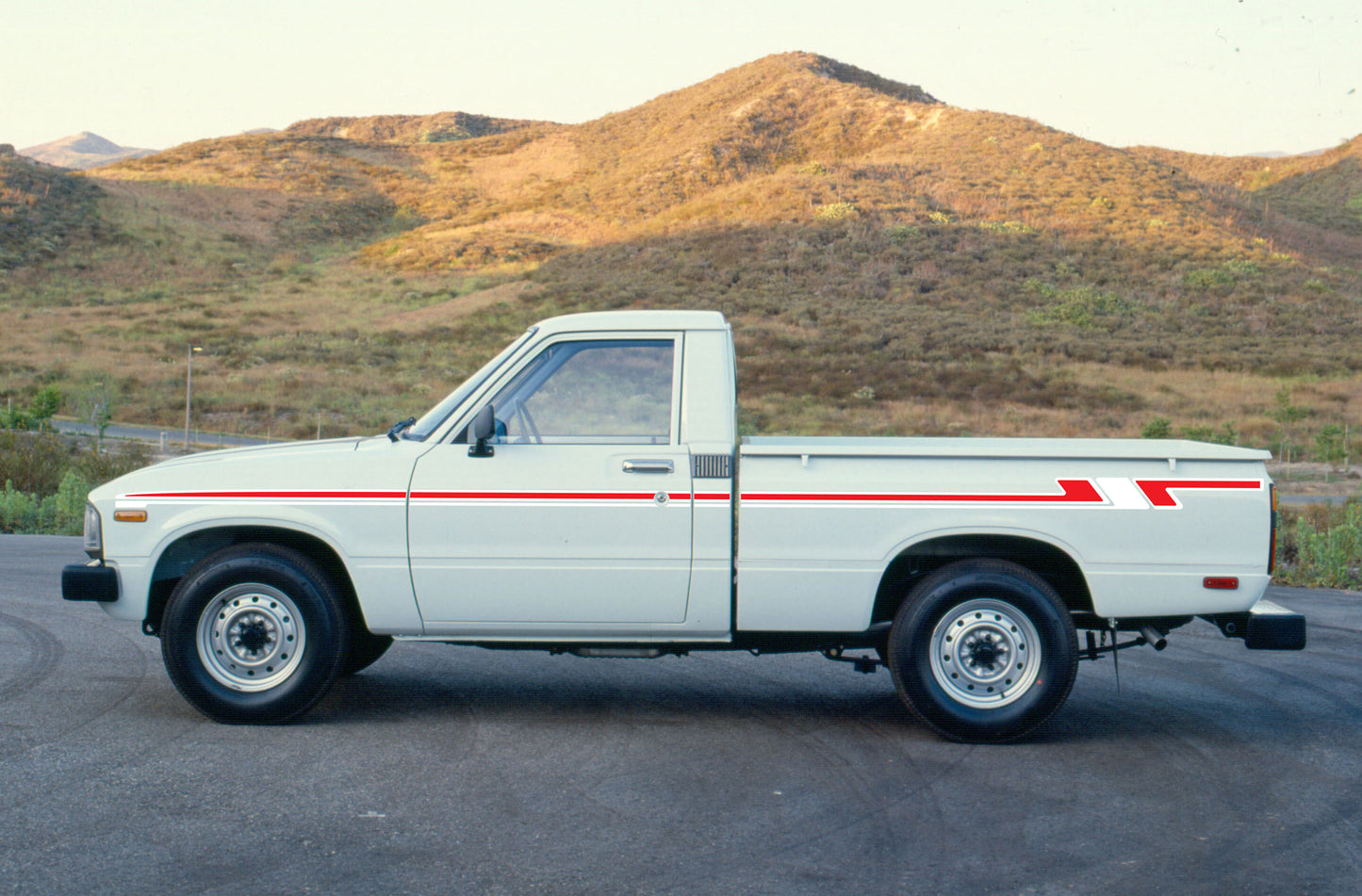 SHIRAKAWA BODY DECAL KIT : TOYOTA HILUX (1978-1983)