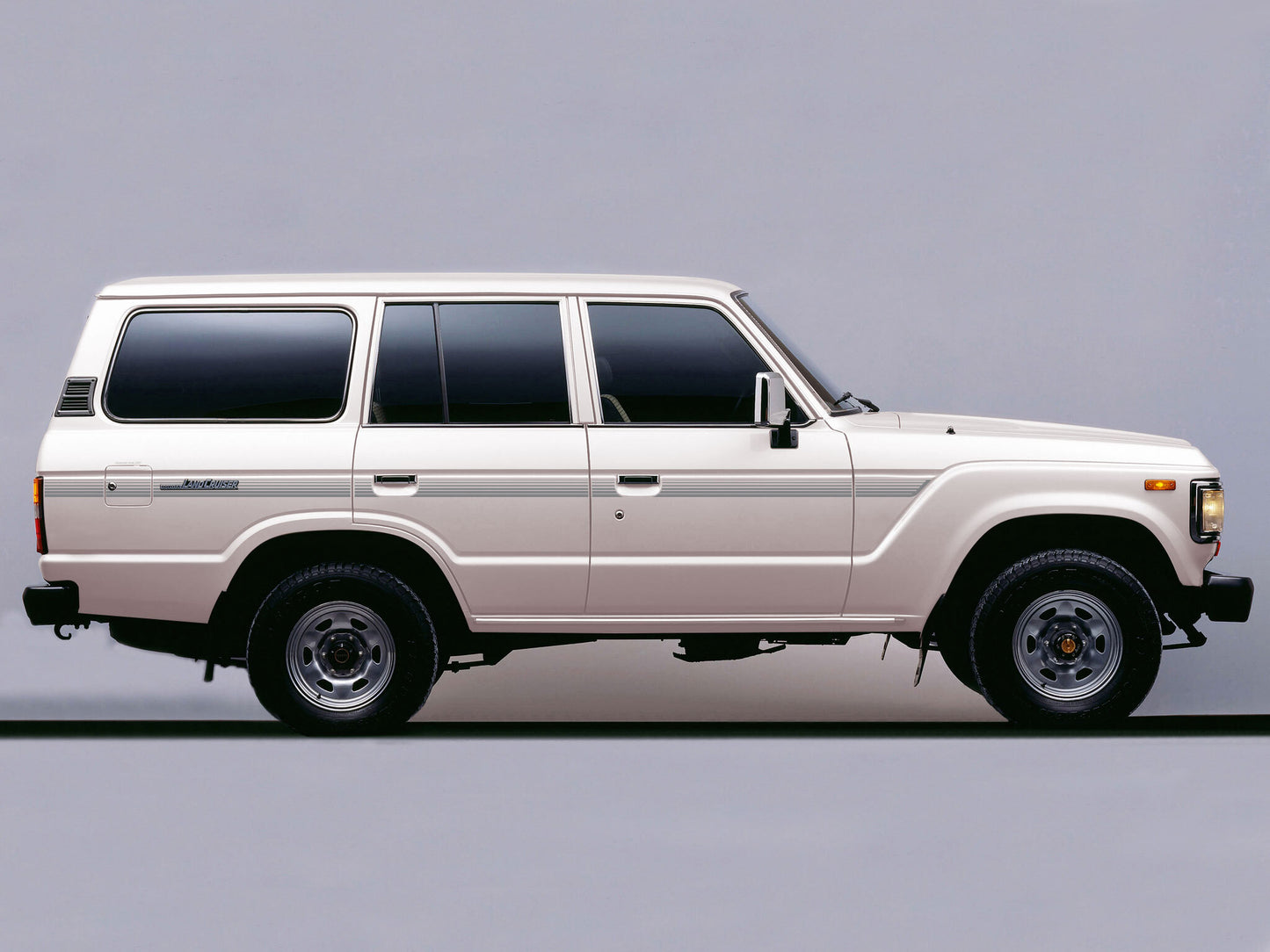 BEACHPORT BODY DECAL KIT : J60 TOYOTA LAND CRUISER