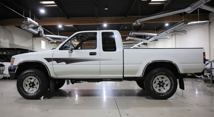 DUBBO BODY STRIPE KIT : TOYOTA HILUX (1988-1997)