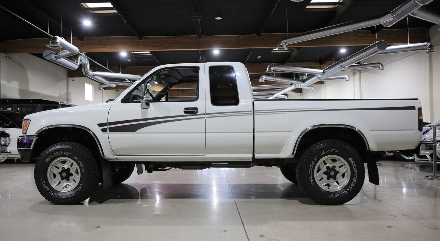INVERELL BODY STRIPE KIT : TOYOTA HILUX (1988-1997)